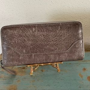 Frye Melissa Zip Wallet Carbon